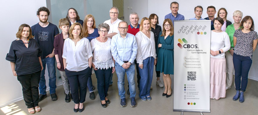 Zdjęcie grupowe pracowników CBOS